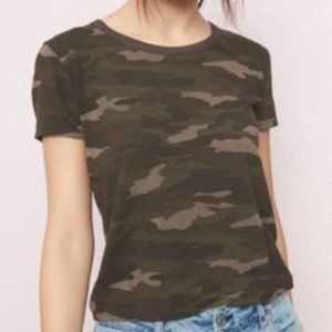 GARAGE Camouflage short almost crop top - M